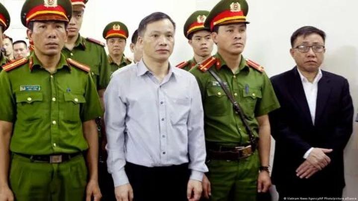 Từ Gần 300 bé mẫu giáo