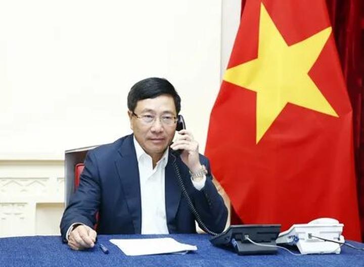 Tỏa Sáng Trên Mạng Xã Hội: Chuyên Gia Trang Điểm & Hotspot Matrix